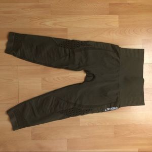 GYMSHARK ENERGY SEAMLESS CROPPED LEGGING